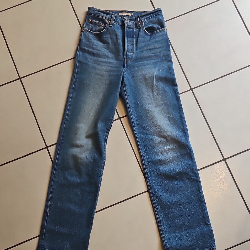 Levi's Ribcage Straight Size 26 Jeans